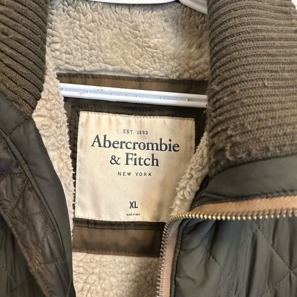 Abercrombie & Fitch Quilted Liner Jacket - Picture 2 of 7